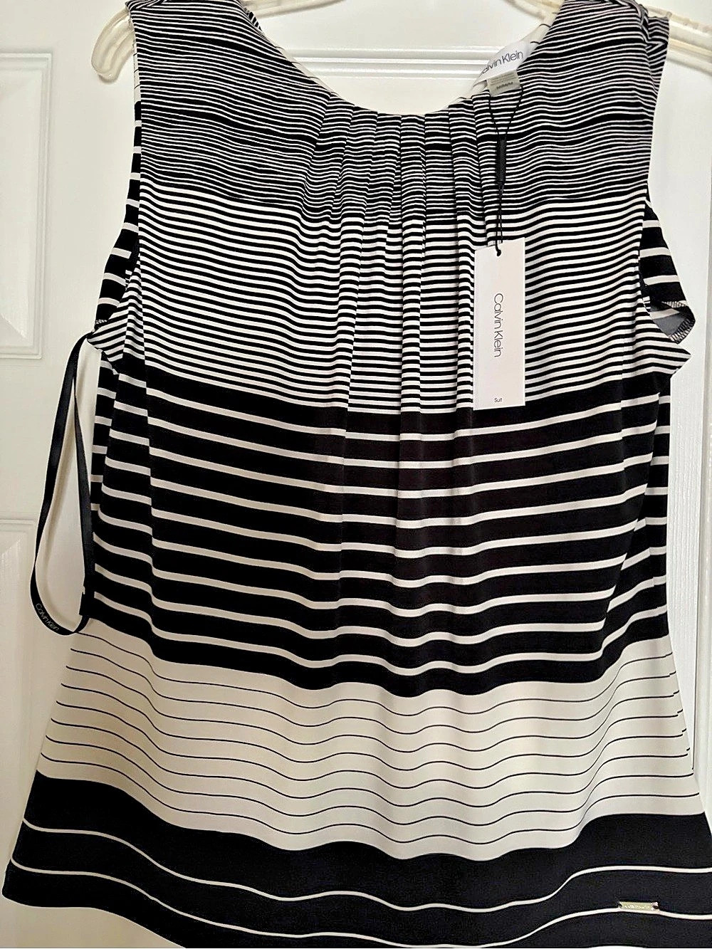 Calvin Klein Striped Sleeveless Blouse in Black & White Size Medium NWT